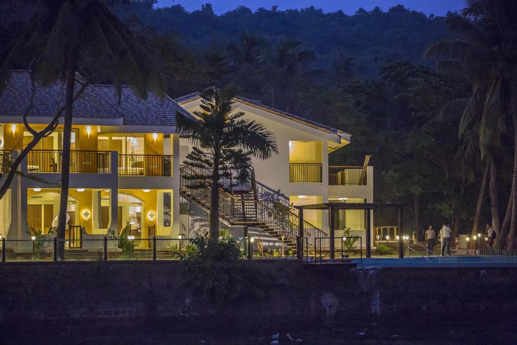 Acron Waterfront 4* Baga