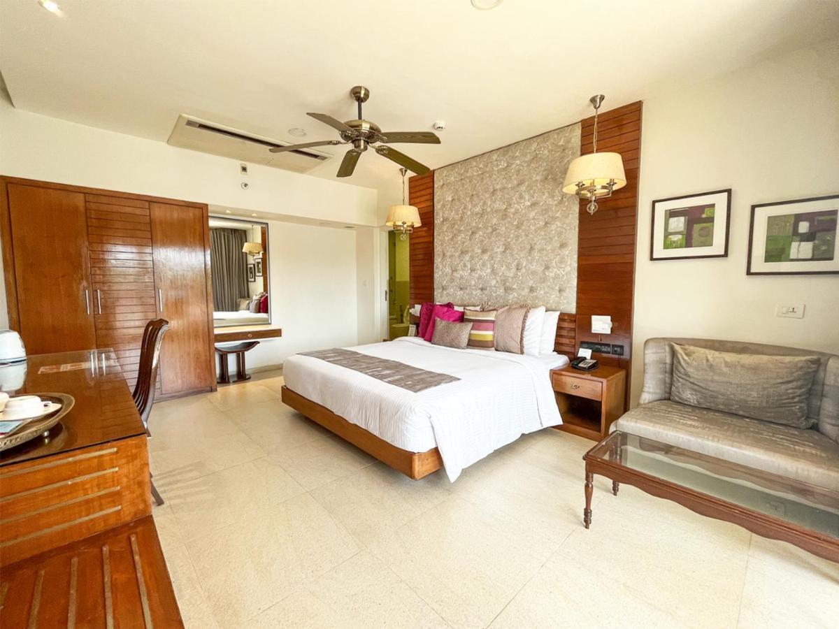 सहारा Acron Waterfront