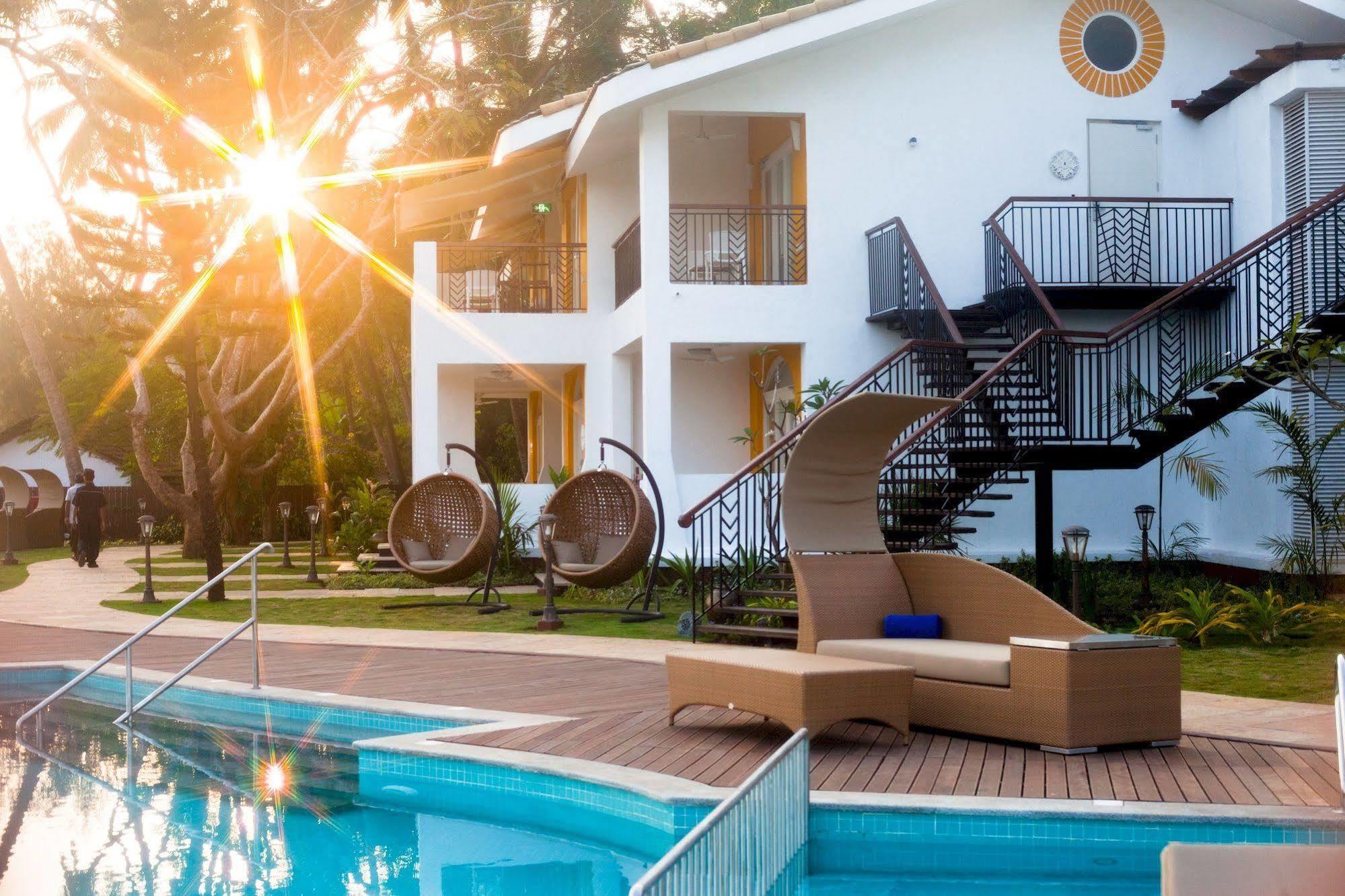Acron Waterfront 4*