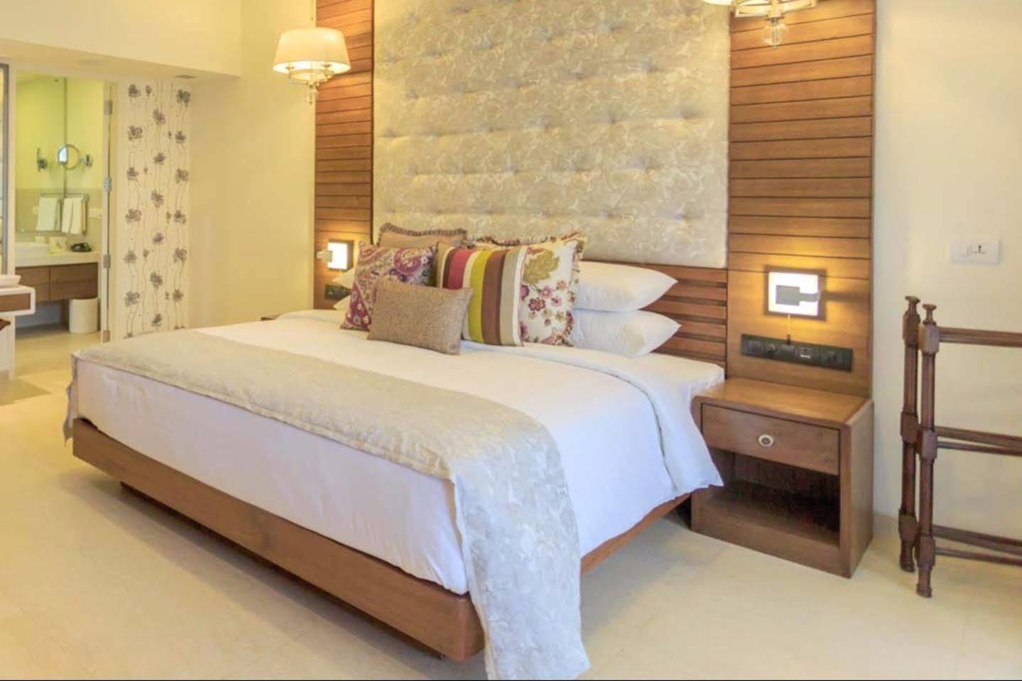 Acron Waterfront 4* Baga