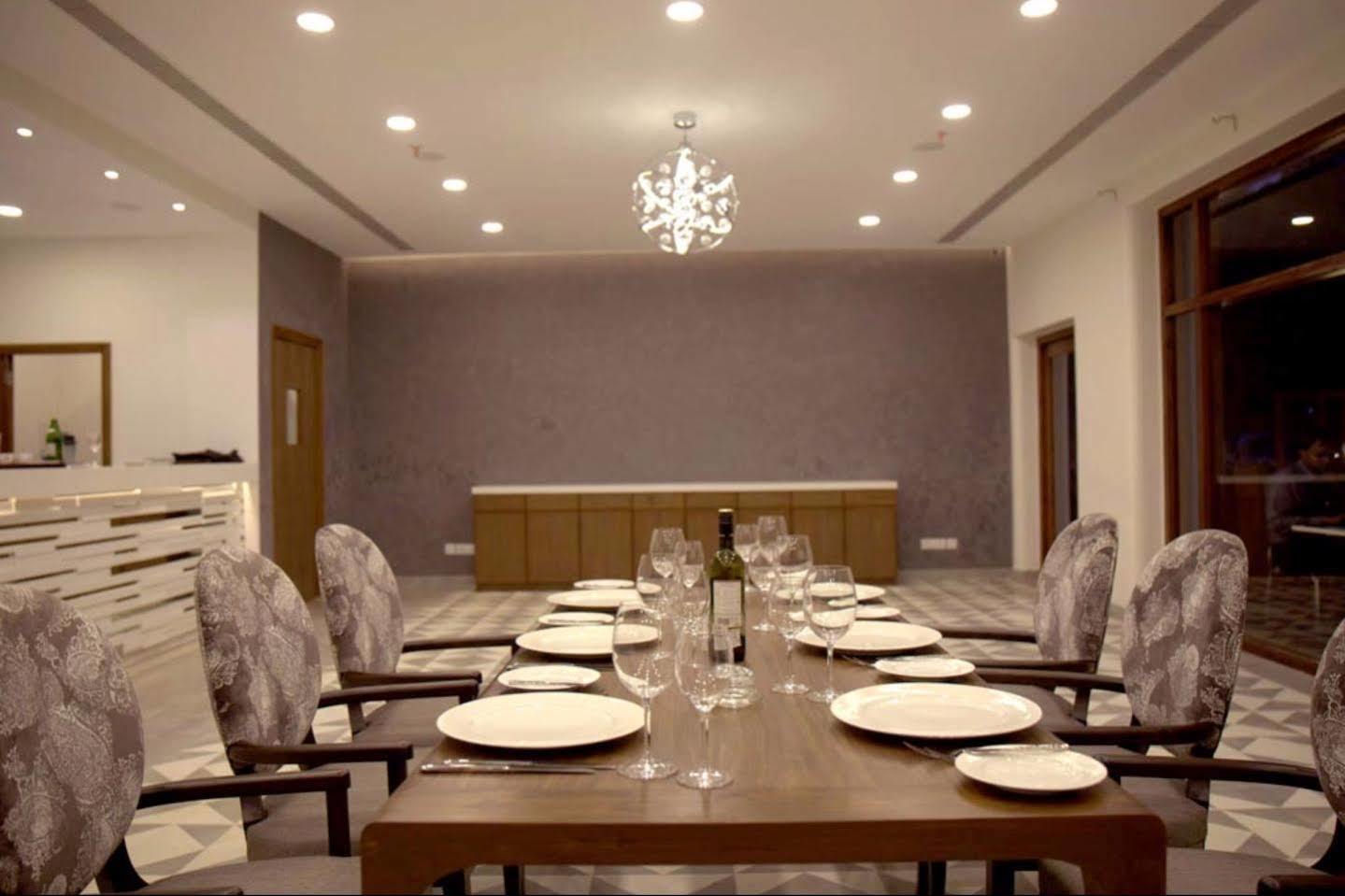 Acron Waterfront सहारा