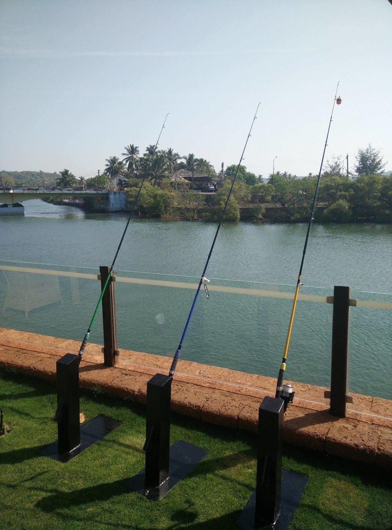 सहारा Acron Waterfront