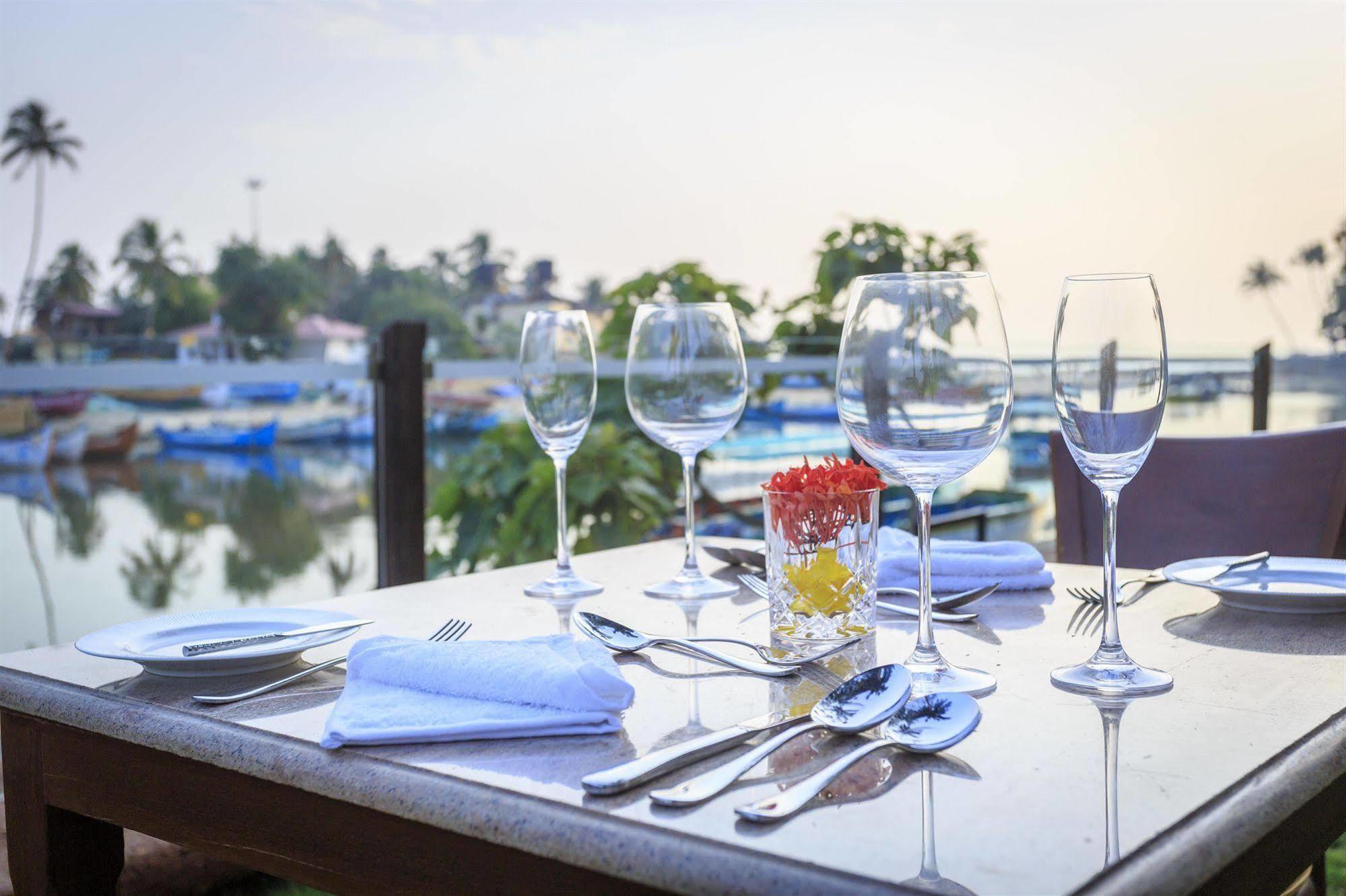 Acron Waterfront सहारा Baga