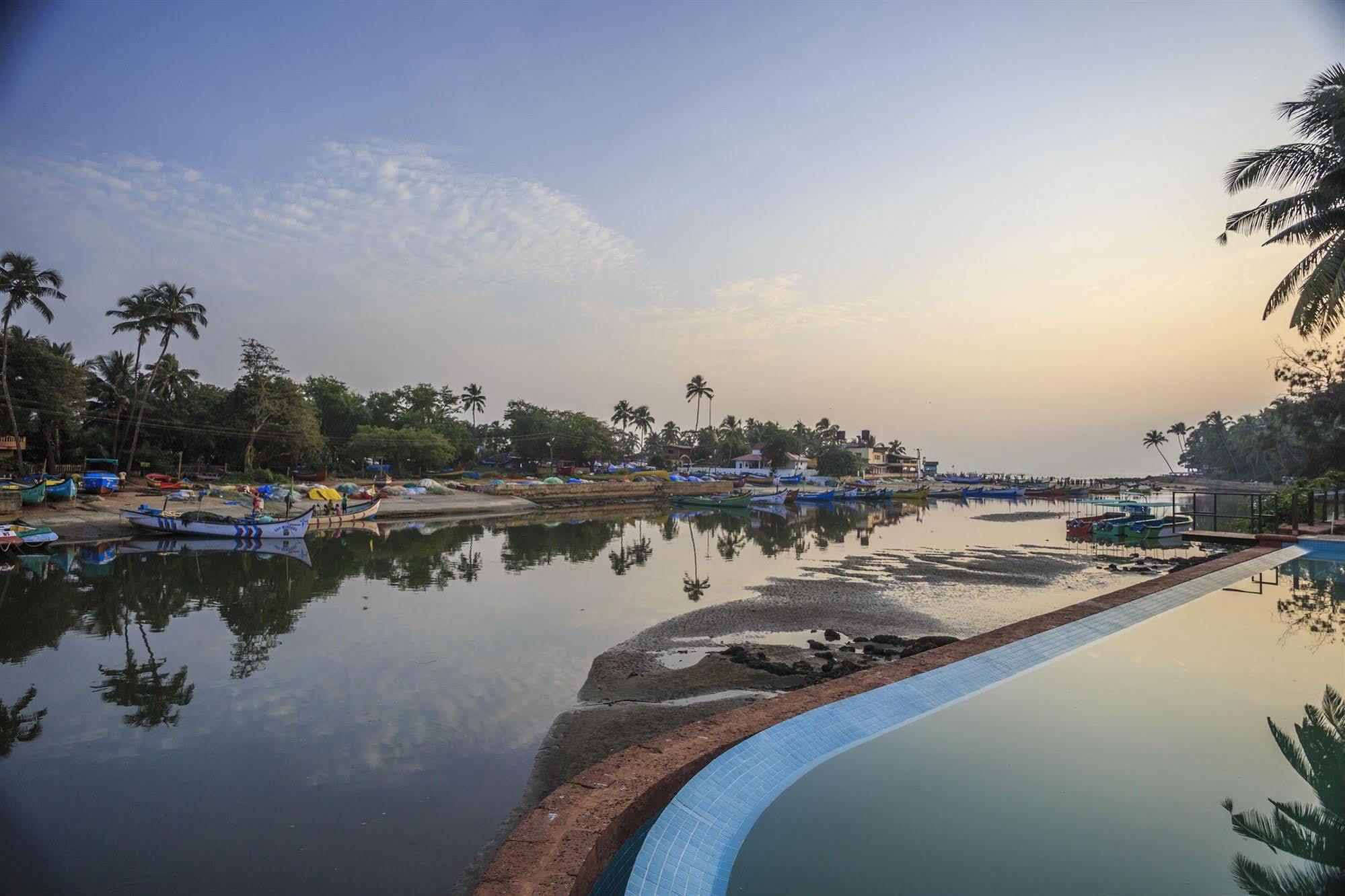 Acron Waterfront 4*